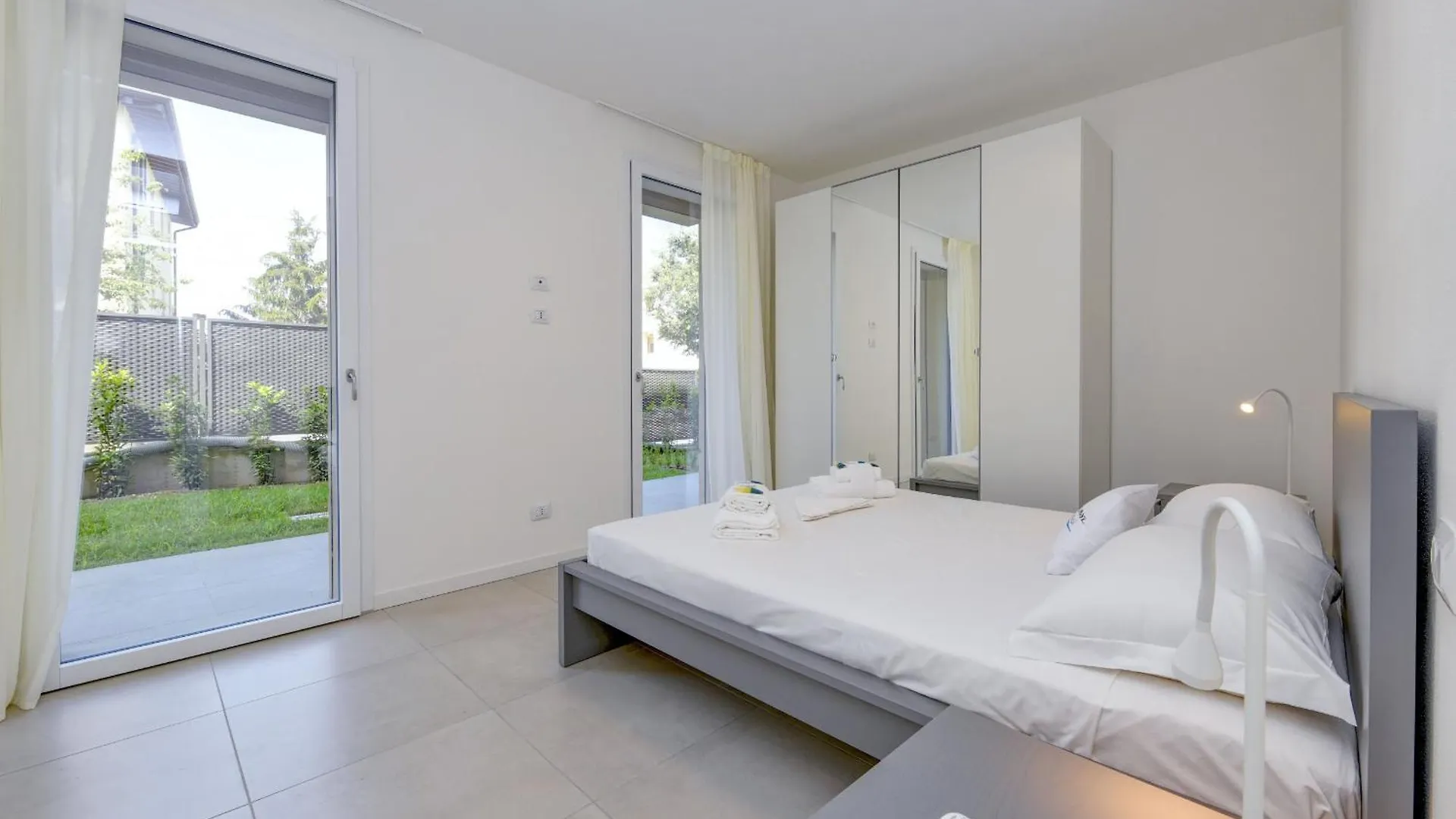 Katya Resort Superior Apartments - Mgh D0 3 代森扎诺-德尔加达 0*,